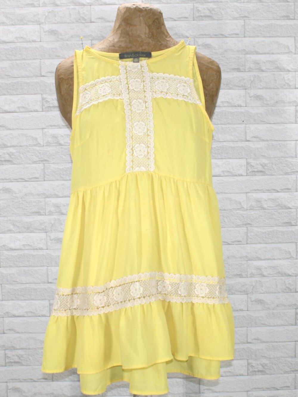 FINN & CLOVER Top Sleeveless Floral Lace Lightweight Summer Flowy Yellow X-Small
